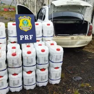 PRF apreende carro de Pato Branco carregado com agrotóxicos