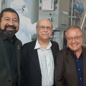 Fiocruz lança livro que levanta propostas para o complexo industrial do setor