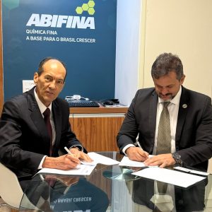 ABIFINA e EMBRAPII firmam ACT para fortalecer inovação no setor da química fina e biotecnologia 