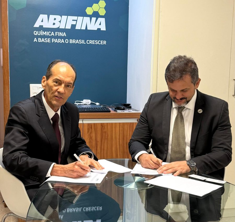 ABIFINA e EMBRAPII firmam ACT para fortalecer inovação no setor da química fina e biotecnologia 