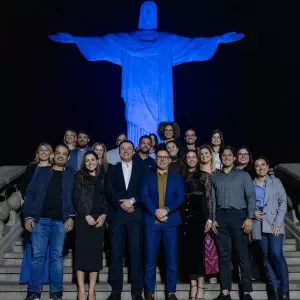 EMS celebra os 26 anos dos medicamentos genéricos com iluminação do Cristo Redentor, no Rio