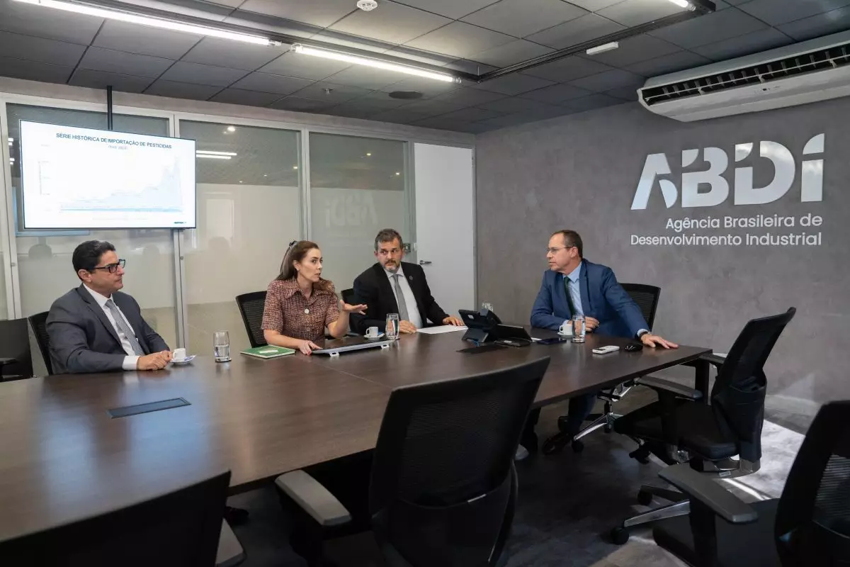 ABIFINA se reúne com ABDI para debater distorções no mercado de defensivos agrícolas 