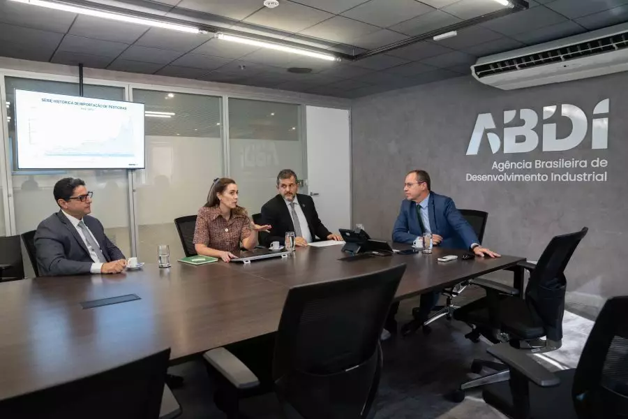 ABIFINA se reúne com ABDI para debater distorções no mercado de defensivos agrícolas 