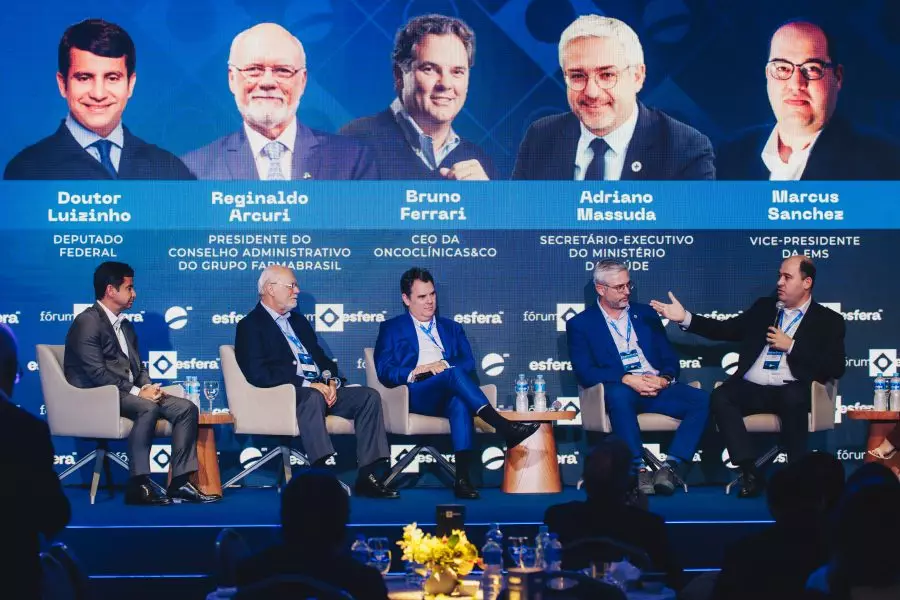 Vice-presidente da EMS destaca pujança e inovação da indústria farmacêutica nacional, mas regulação ainda é empecilho