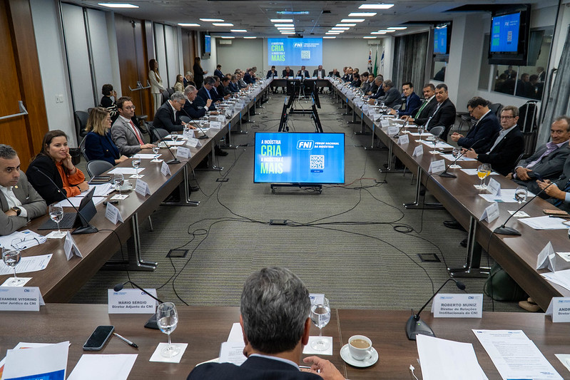 Tarifas dos EUA em pauta: ABIFINA participa de reunião do FNI