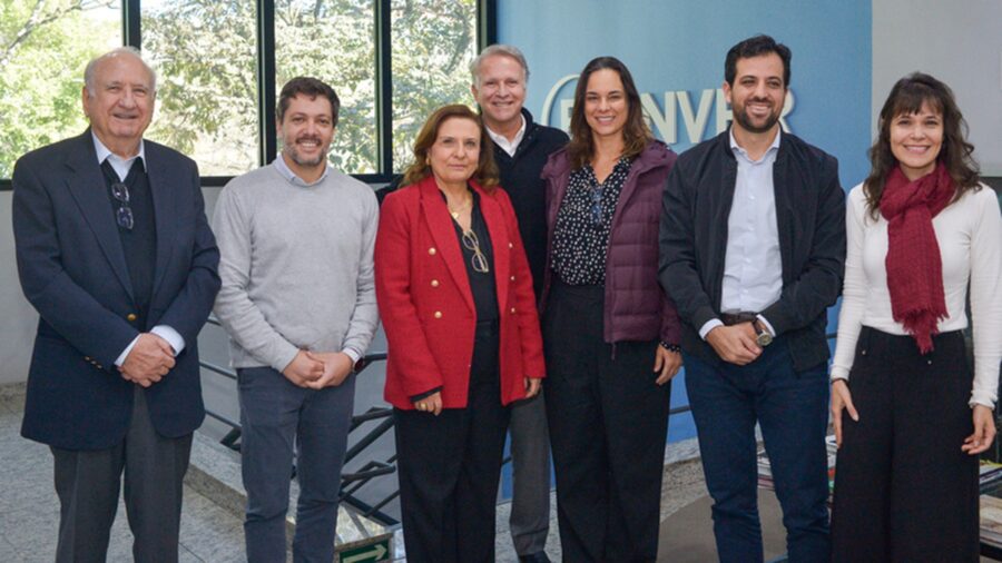 Blanver recebe comitiva do bndes após assinatura de contrato de R$ 220 milhões