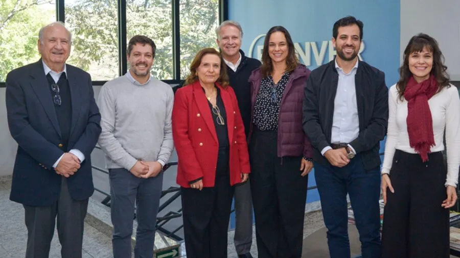 Blanver recebe comitiva do bndes após assinatura de contrato de R$ 220 milhões