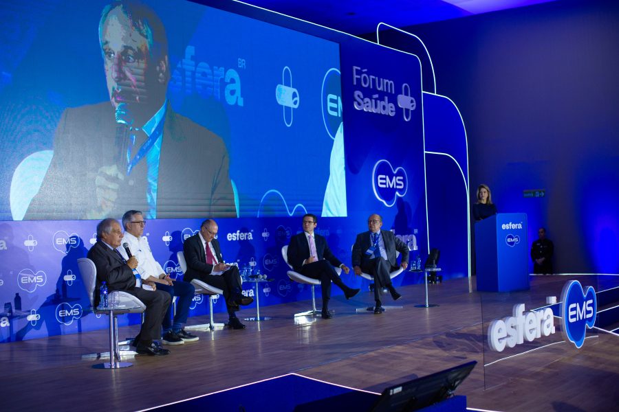 ABIFINA participa do 3º Fórum Saúde sobre inovação e fortalecimento da indústria farmacêutica nacional 
