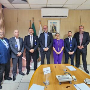 ABIFINA e Anvisa alinham ações para reduzir filas de registro e fortalecer a inovação no país 