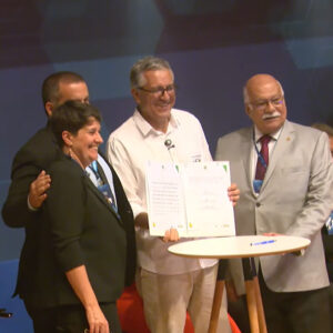 ABIFINA firma acordo com o Ministério da Saúde durante plenária do GECEIS