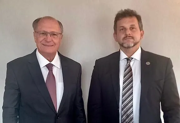 ABIFINA reforça em audiência com o vice-presidente Geraldo Alckmin a necessidade de isonomia regulatória e competitividade para a indústria nacional