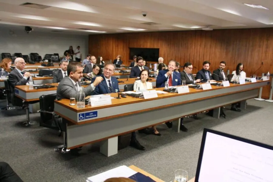 ABIFINA integra Conselho Consultivo de Frente Parlamentar para fortalecer a produção de IFAs no Brasil 