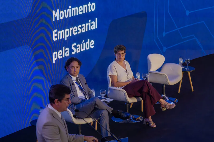 ABIFINA participa do lançamento do GT da Cadeia de Valor da Indústria da Saúde na CNI 