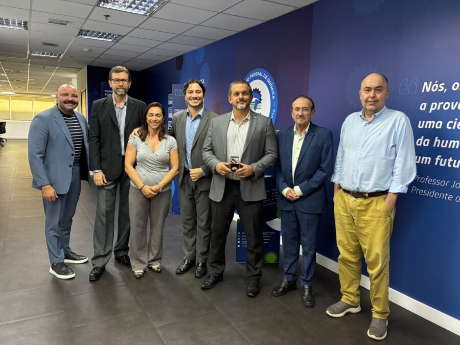 ABIFINA recebe medalha comemorativa pelos 70 anos do Sistema CFQ/CRQs 