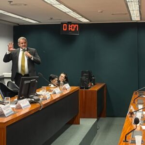 ABIFINA participa de audiência pública sobre extensão de patentes e impactos para o SUS